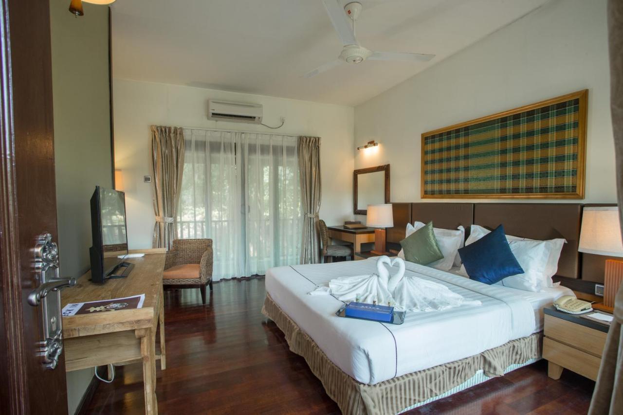 Tunamaya Beach & Spa Resort Tioman Island Kampong Mukut Buitenkant foto